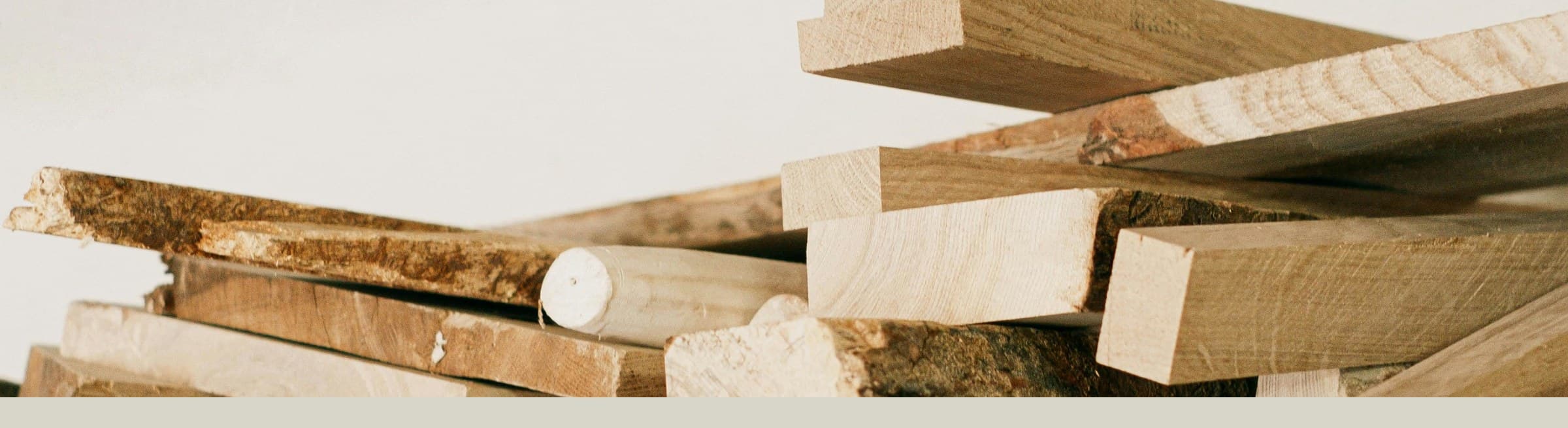 Stacked timber selected in the INK workshop